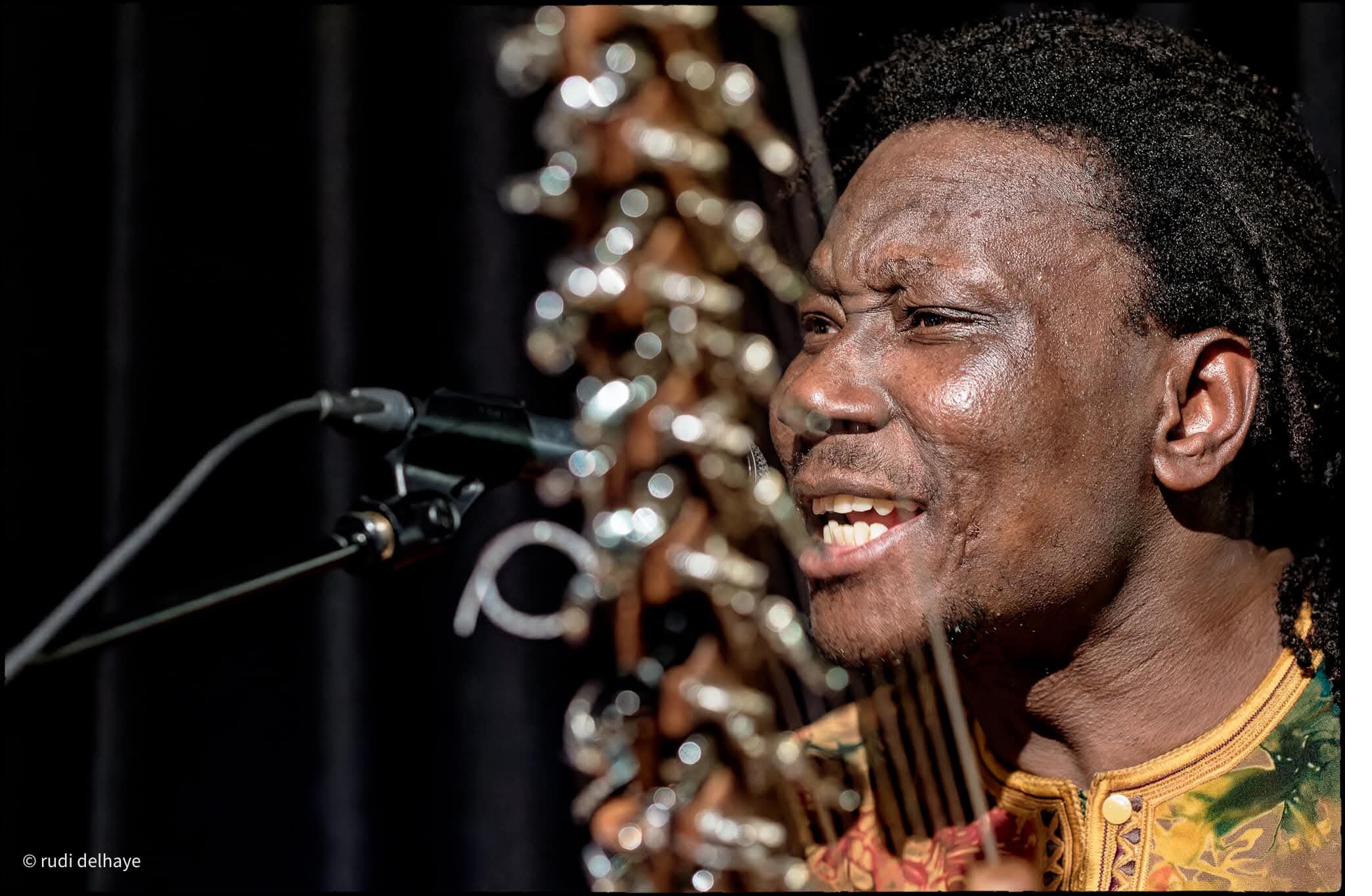 Moussa Dembélé performing solo kora